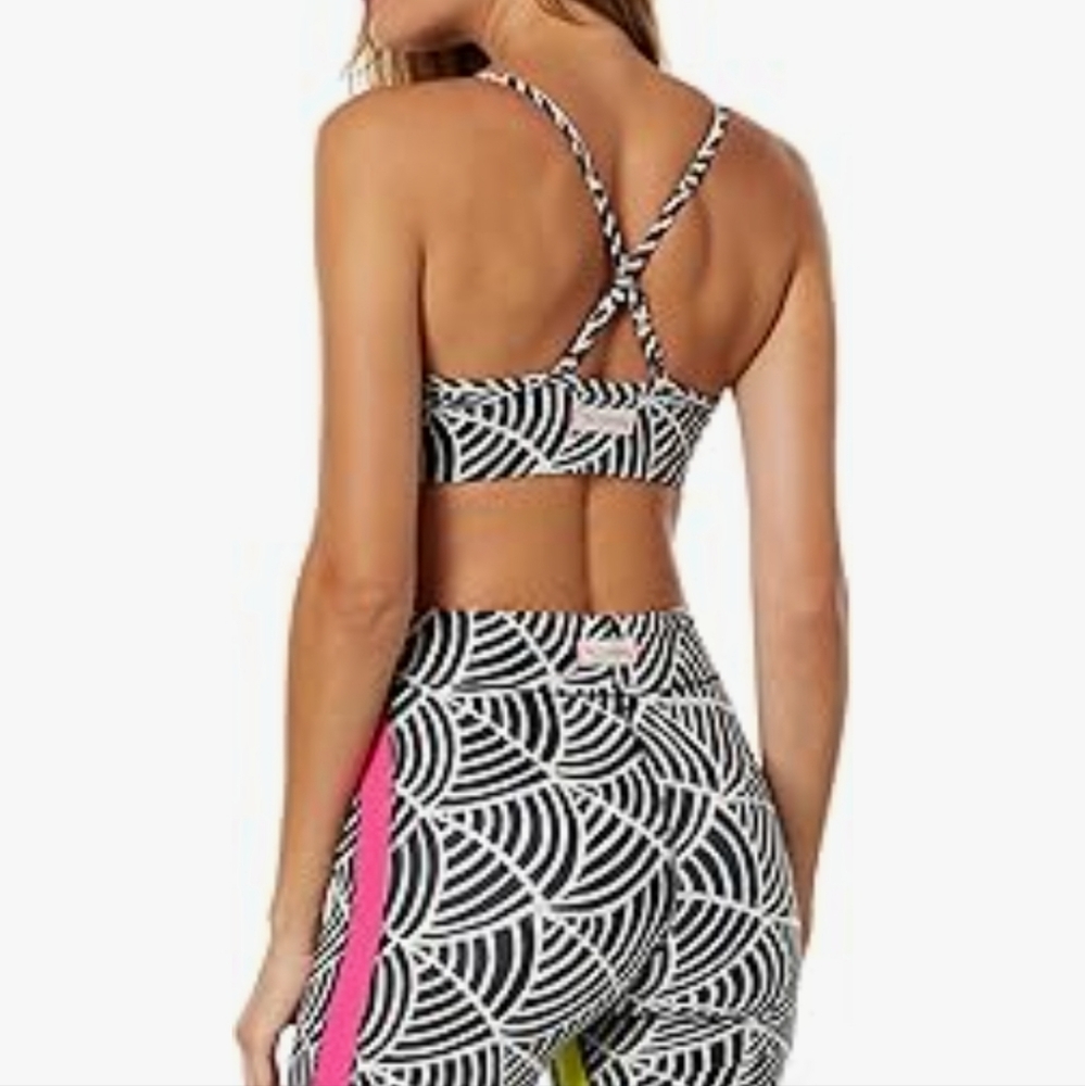 LemLem - Women's Stretchy Bike Shorts, Yoga Shorts, Size Large.